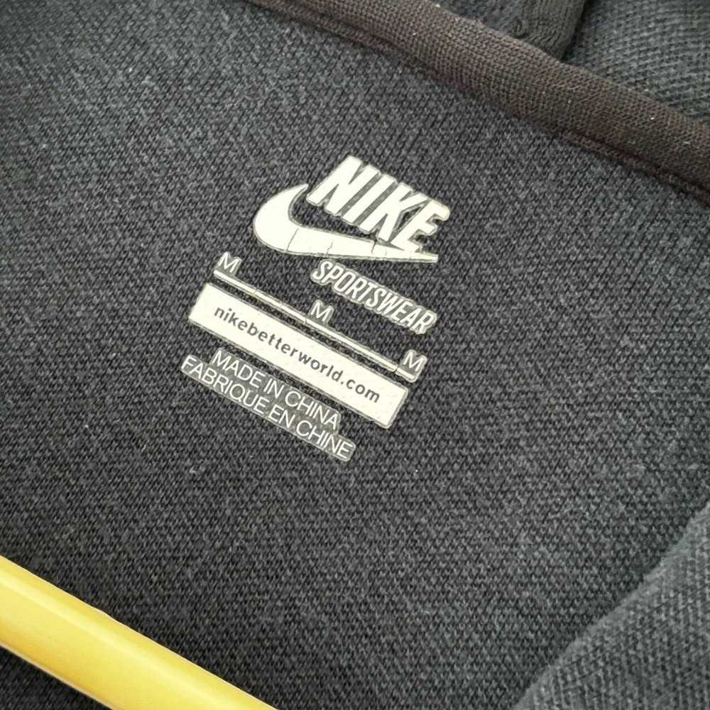 Gently used like new Nike sweaters size M - Picture 3 of 6